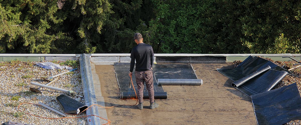 Isoler toit terrasse dans le Var